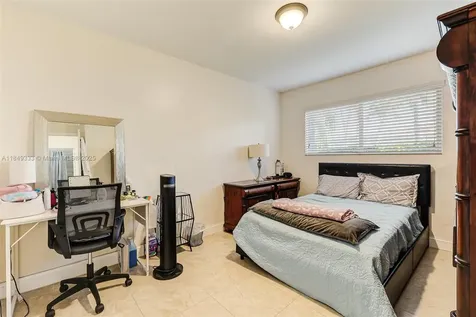 250 NW 61st Avenue Miami FL 33126