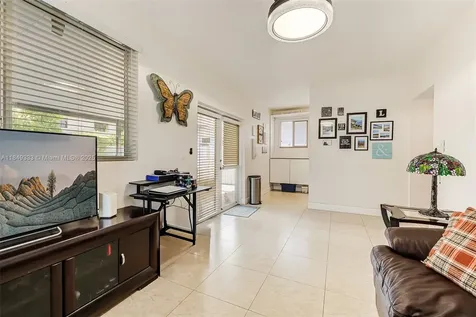250 NW 61st Avenue Miami FL 33126