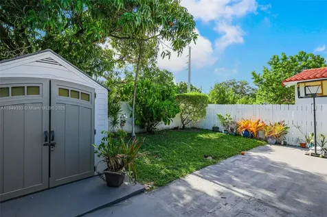250 NW 61st Avenue Miami FL 33126