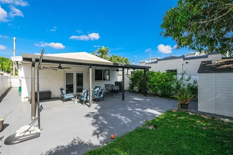 250 NW 61st Avenue Miami FL 33126