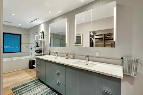 2152 Prairie Avenue Miami Beach FL 33139