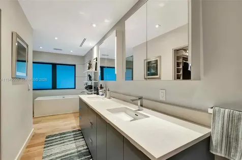 2152 Prairie Avenue Miami Beach FL 33139