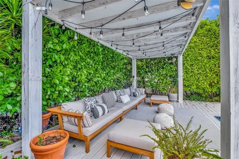 2152 Prairie Avenue Miami Beach FL 33139