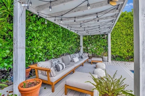 2152 Prairie Avenue Miami Beach FL 33139