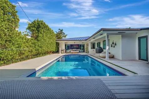 2152 Prairie Avenue Miami Beach FL 33139