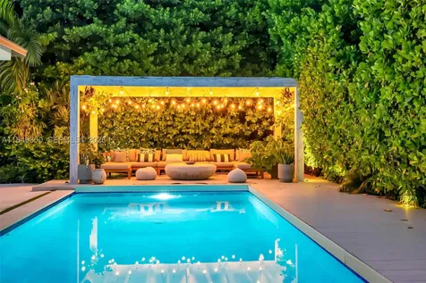 2152 Prairie Avenue Miami Beach FL 33139
