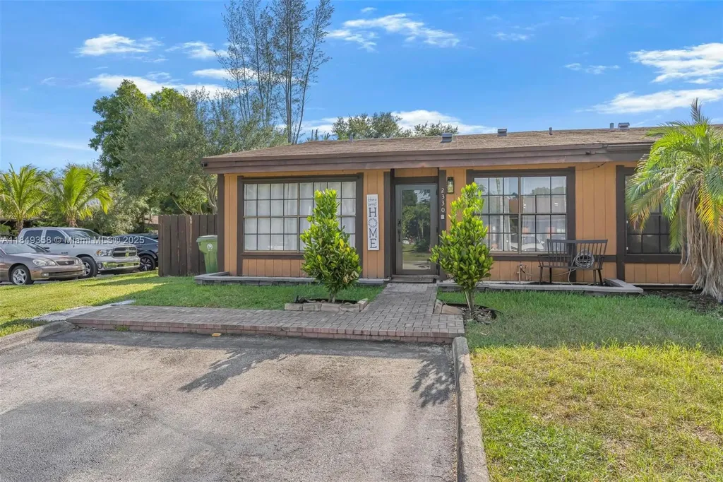 2330 Croton Court Pembroke Pines FL 33026