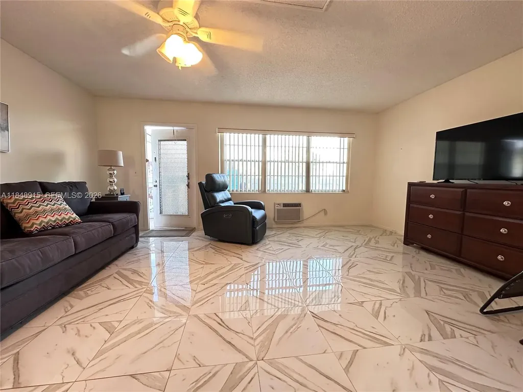 569 Fanshaw N Boca Raton FL 33434
