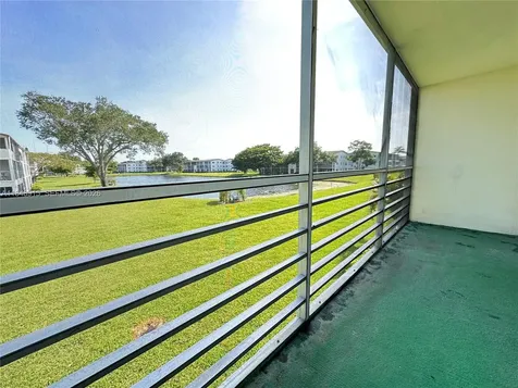 569 Fanshaw N Boca Raton FL 33434