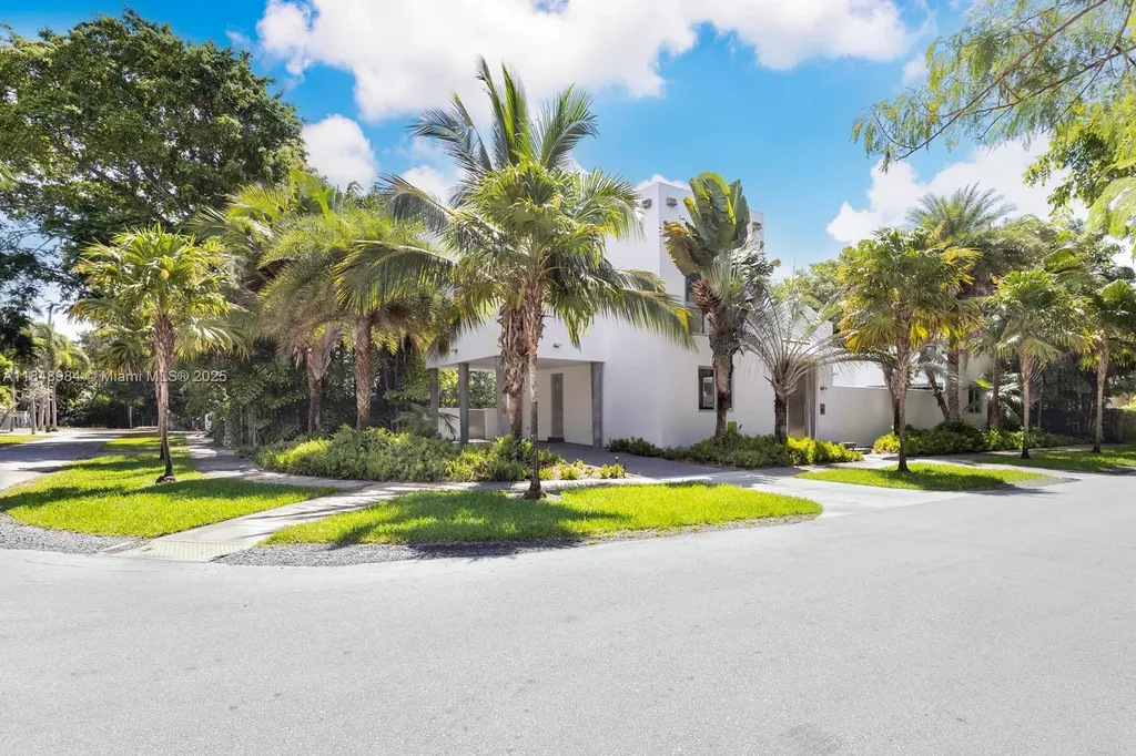3175 Washington Street Miami FL 33133