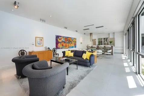 3175 Washington Street Miami FL 33133