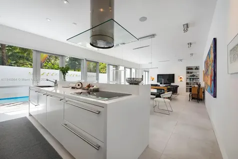 3175 Washington Street Miami FL 33133