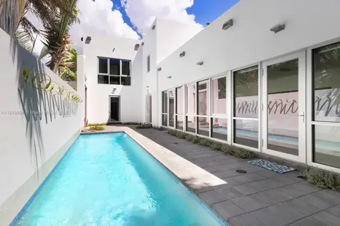 3175 Washington Street Miami FL 33133