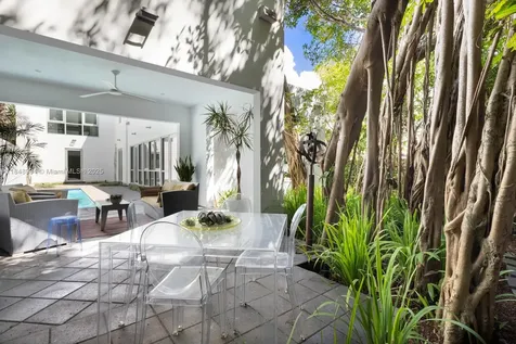 3175 Washington Street Miami FL 33133
