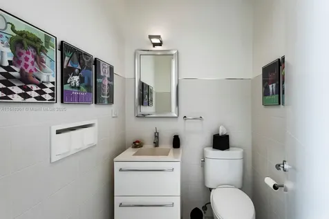 3175 Washington Street Miami FL 33133
