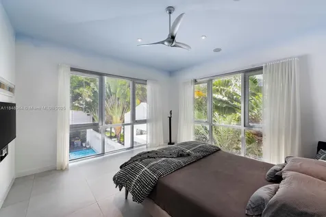 3175 Washington Street Miami FL 33133