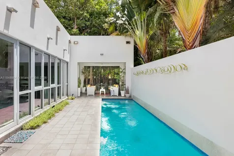 3175 Washington Street Miami FL 33133