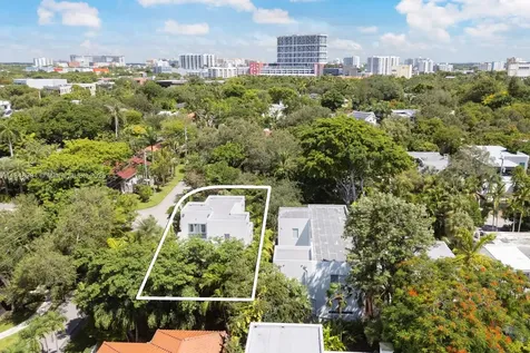 3175 Washington Street Miami FL 33133