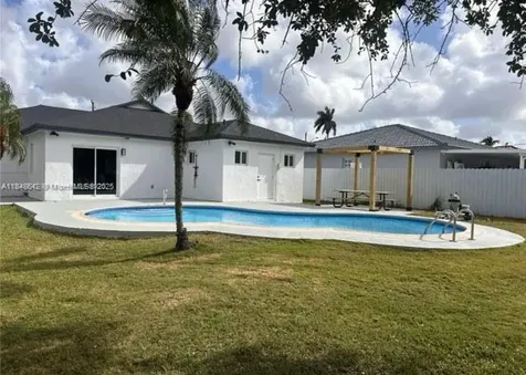 536 NW 7th Street Homestead FL 33030