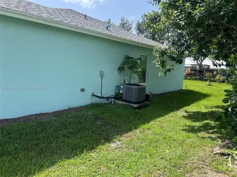 172 SW Langfield Avenue Port St. Lucie FL 34984