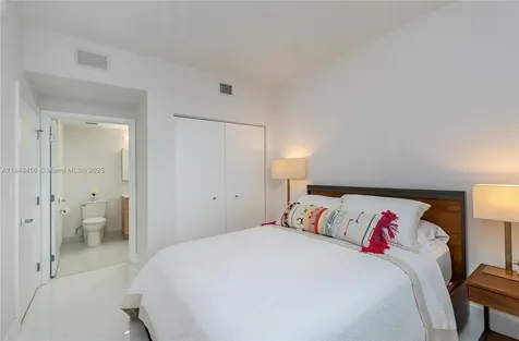 16385 Biscayne Boulevard Aventura FL 33160