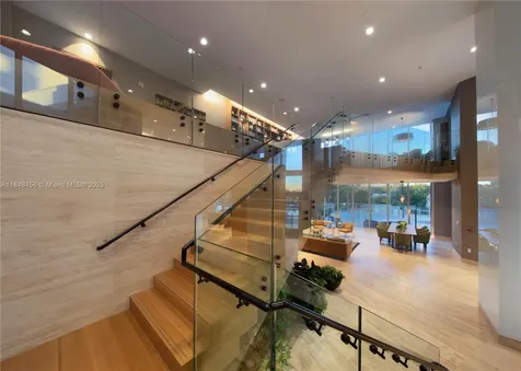 16385 Biscayne Boulevard Aventura FL 33160