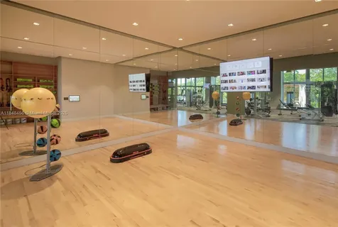16385 Biscayne Boulevard Aventura FL 33160