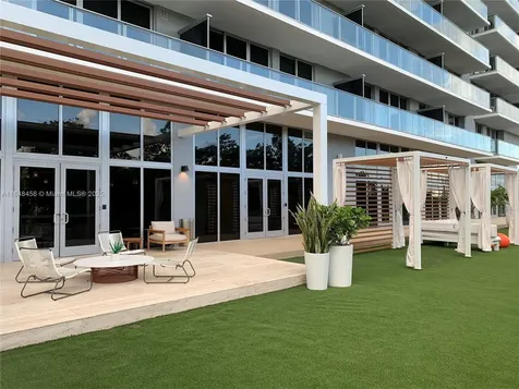 16385 Biscayne Boulevard Aventura FL 33160