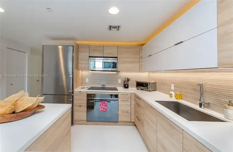 16385 Biscayne Boulevard Aventura FL 33160
