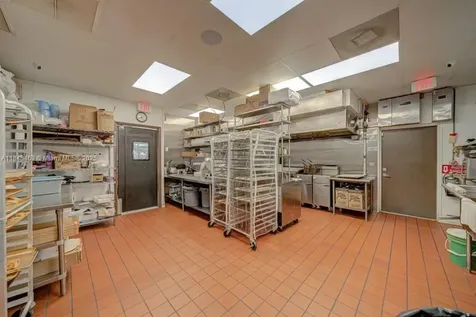 Bakery / Restaurant For Sale On Dixie Highway Miami FL 33157