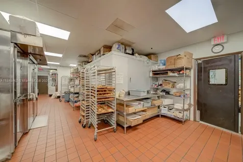Bakery / Restaurant For Sale On Dixie Highway Miami FL 33157