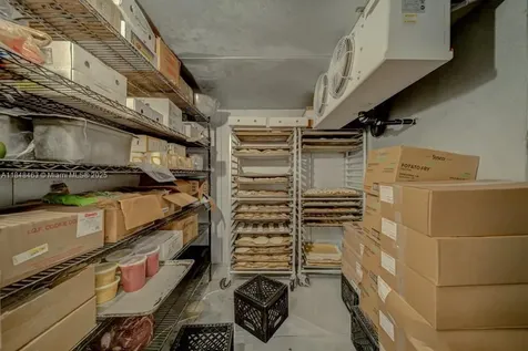 Bakery / Restaurant For Sale On Dixie Highway Miami FL 33157