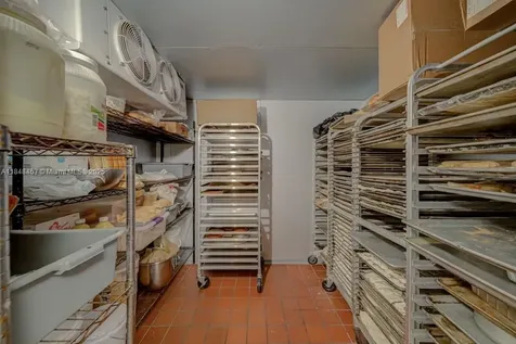 Bakery / Restaurant For Sale On Dixie Highway Miami FL 33157