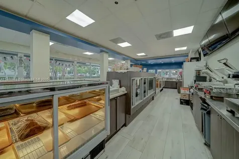 Bakery / Restaurant For Sale On Dixie Highway Miami FL 33157