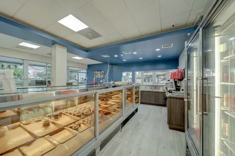 Bakery / Restaurant For Sale On Dixie Highway Miami FL 33157