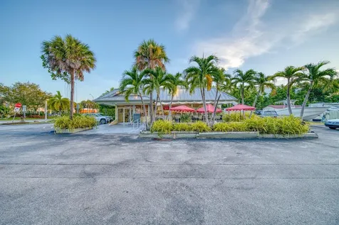 Bakery / Restaurant For Sale On Dixie Highway Miami FL 33157