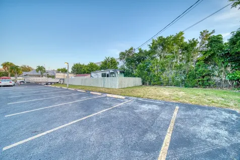 Bakery / Restaurant For Sale On Dixie Highway Miami FL 33157