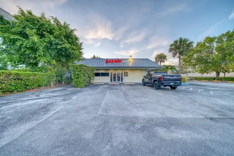 Bakery / Restaurant For Sale On Dixie Highway Miami FL 33157