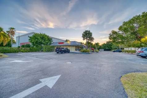 Bakery / Restaurant For Sale On Dixie Highway Miami FL 33157