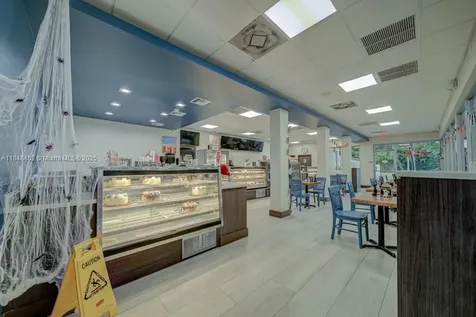 Bakery / Restaurant For Sale On Dixie Highway Miami FL 33157