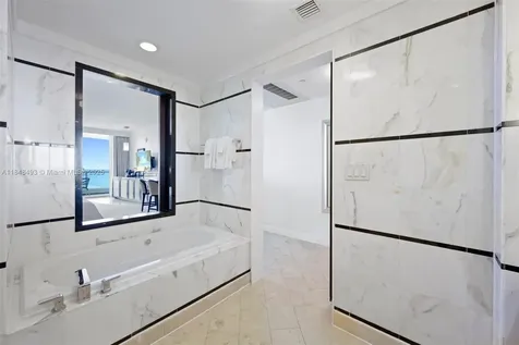 4391 Collins Avenue Miami Beach FL 33140