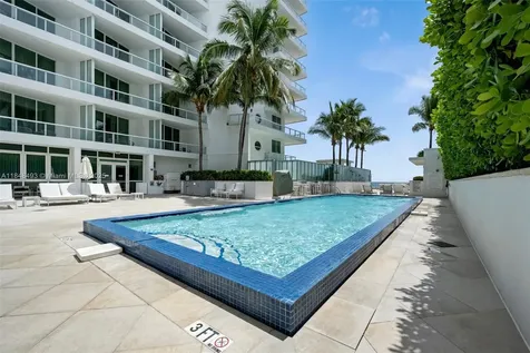4391 Collins Avenue Miami Beach FL 33140