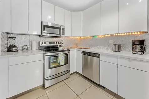 5601 Collins Avenue Miami Beach FL 33140