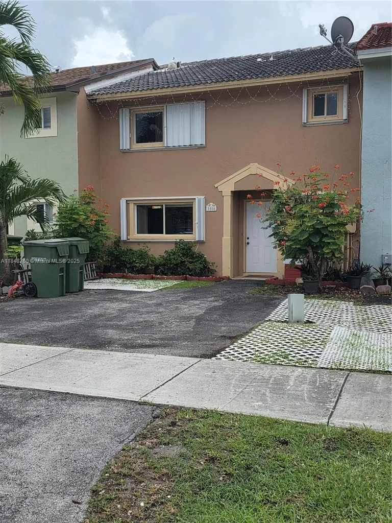 1084 SE 13th Avenue Homestead FL 33035