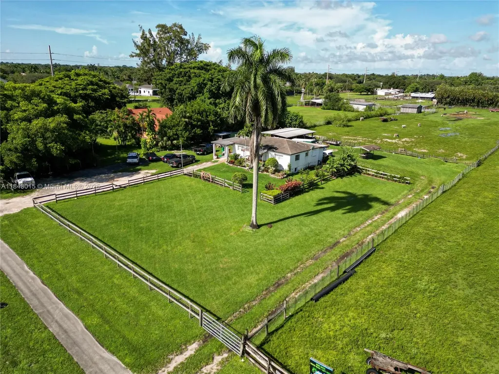 1921 SW 112th Avenue Davie FL 33325