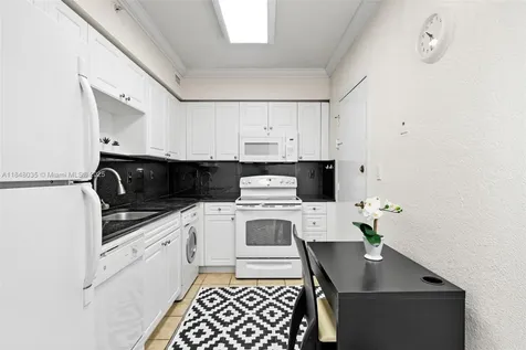 2501 S Ocean Drive (AVAIL 04/01/2026) Hollywood FL 33019