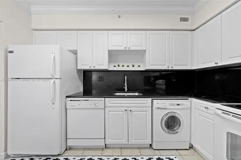 2501 S Ocean Drive (AVAIL 04/01/2026) Hollywood FL 33019