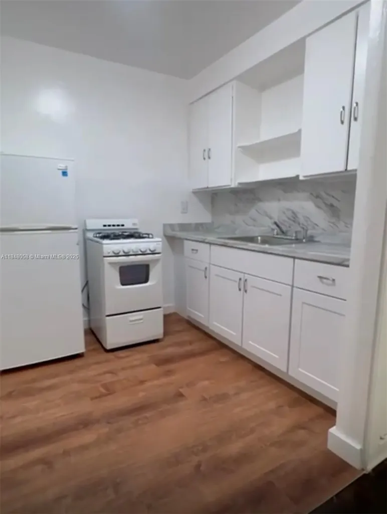 1611 Pennsylvania Miami Beach FL 33139