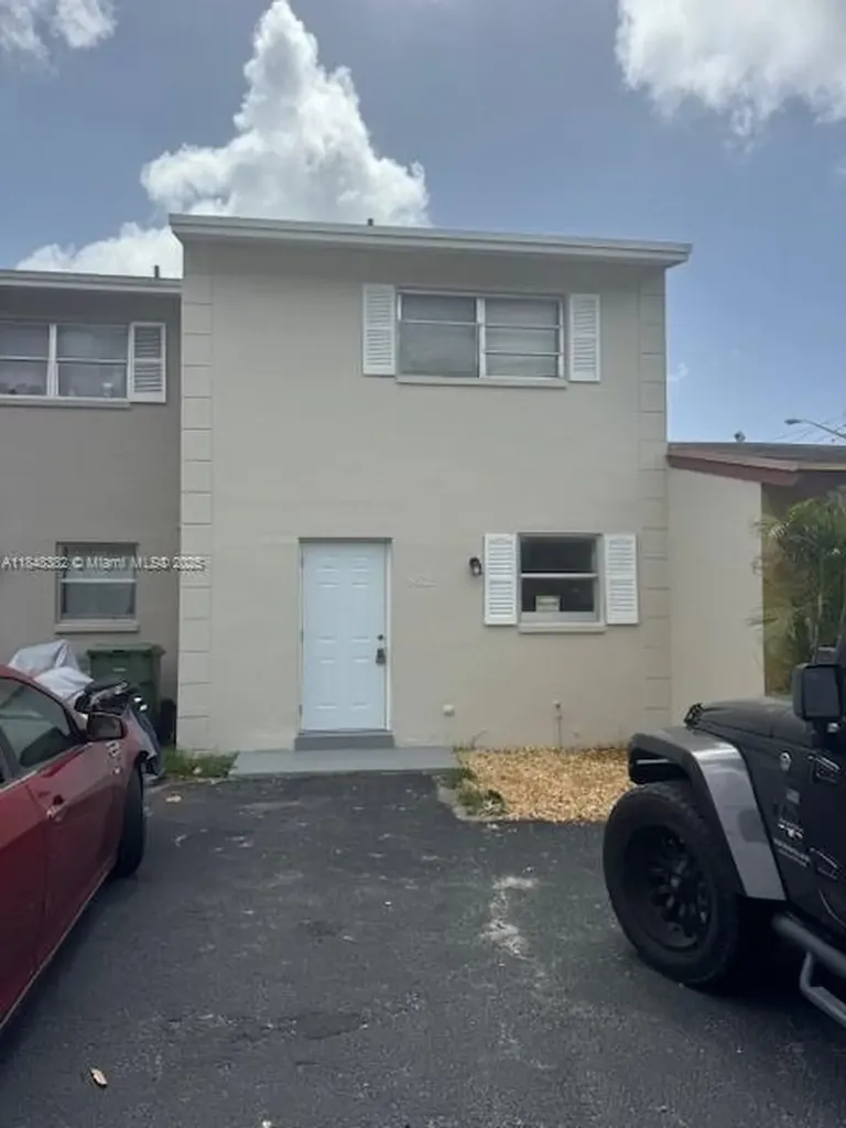 952 NW 24th Avenue Fort Lauderdale FL 33311