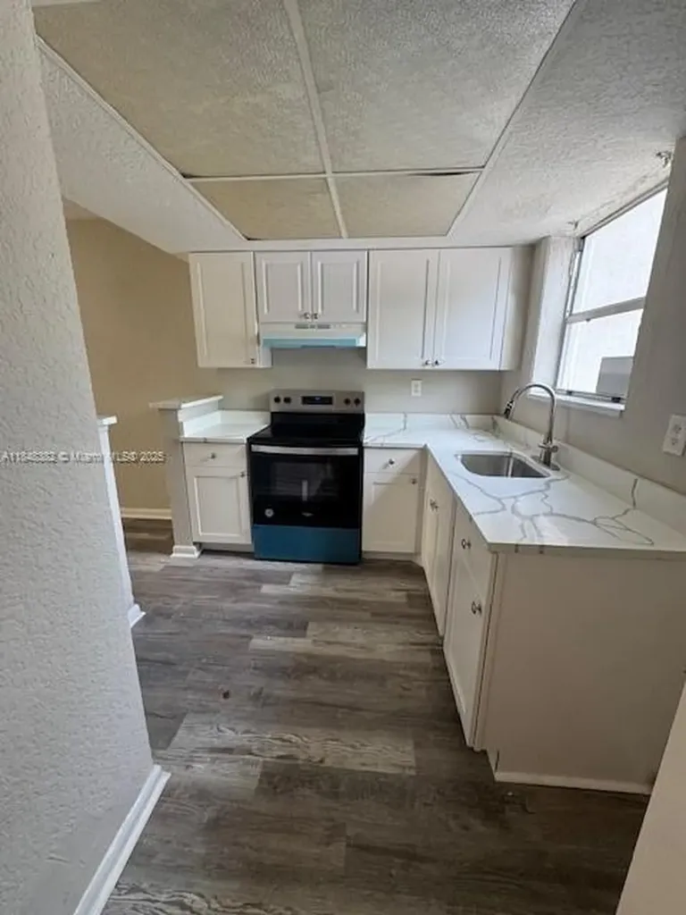 952 NW 24th Avenue Fort Lauderdale FL 33311